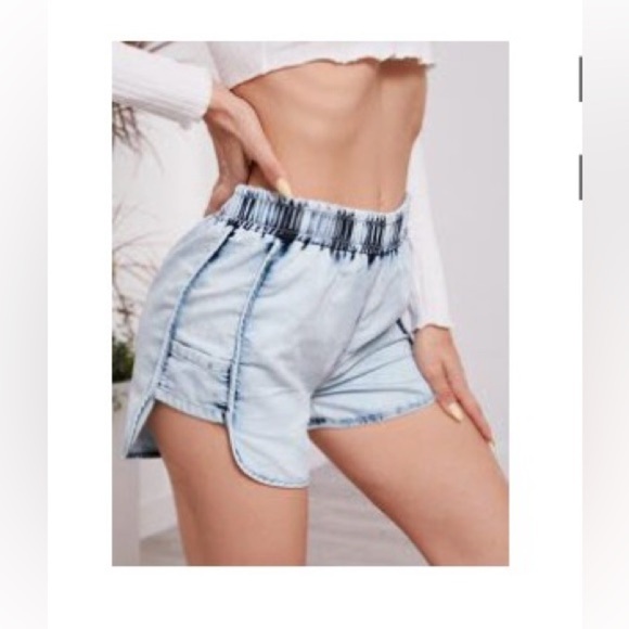 SHEIN Elastic Waist Dolphin Denim shorts - Picture 1 of 8